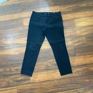 Size 8 Old Navy Black Pixie Ankle Pant